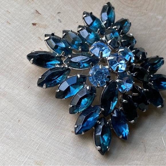 Vintage- Juliana- Dramatic Maltese Cross of Montana Blue & Light Sapphire - Picture 7 of 17